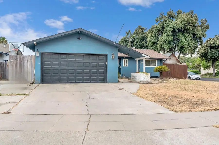 1808 N Dearing Avenue, Fresno, CA 93703 - #3
