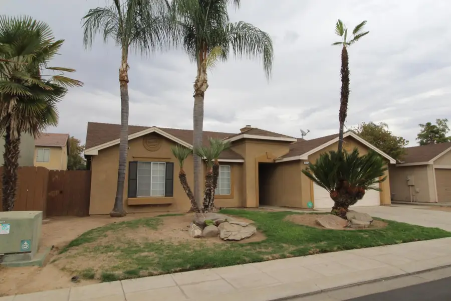 5233 E Harvest Lane E, Fresno, CA 93725 - #2
