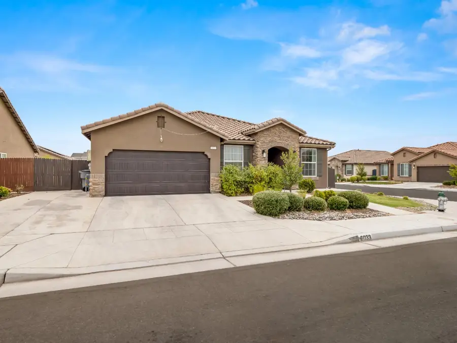 6033 E Kerckhoff Avenue, Fresno, CA 93727 - #2