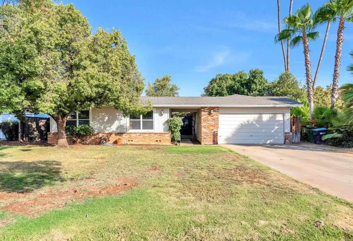 6530 N Roosevelt Avenue, Fresno, CA 93704 - #1