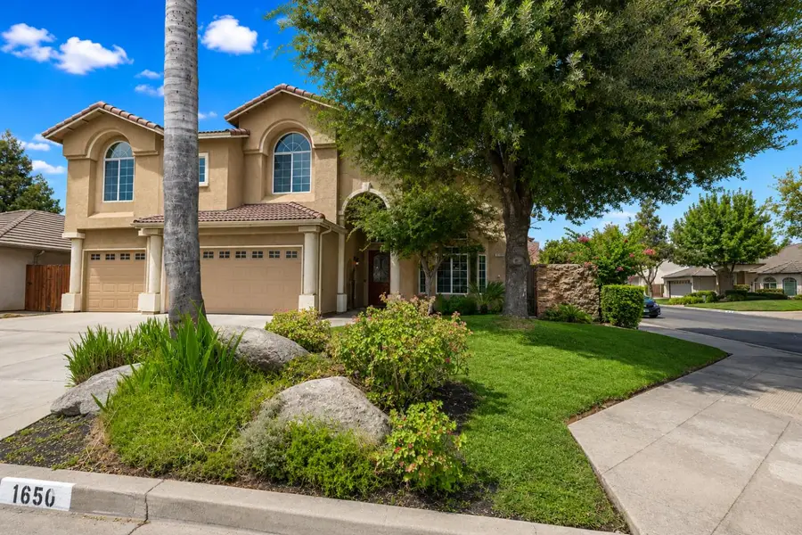 1650 E Emerald Avenue, Fresno, CA 93720 - #2