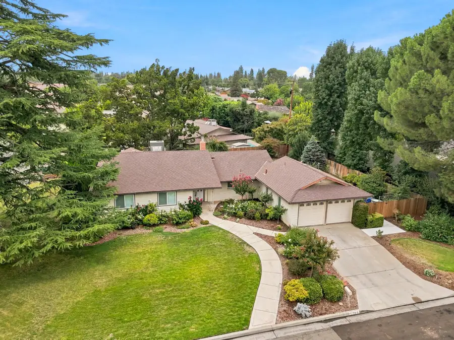 2710 W Roberts Avenue, Fresno, CA 93711 - #3