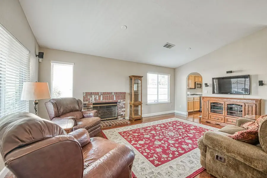 906 E Palm Drive, Hanford, CA 93230 - #2