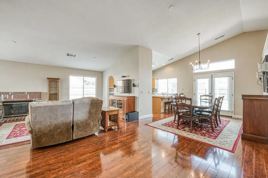 906 E Palm Drive, Hanford, CA 93230 - #3