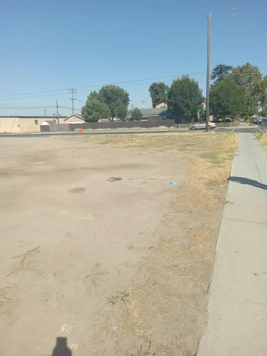320 N D, Madera, CA 93638 - #3