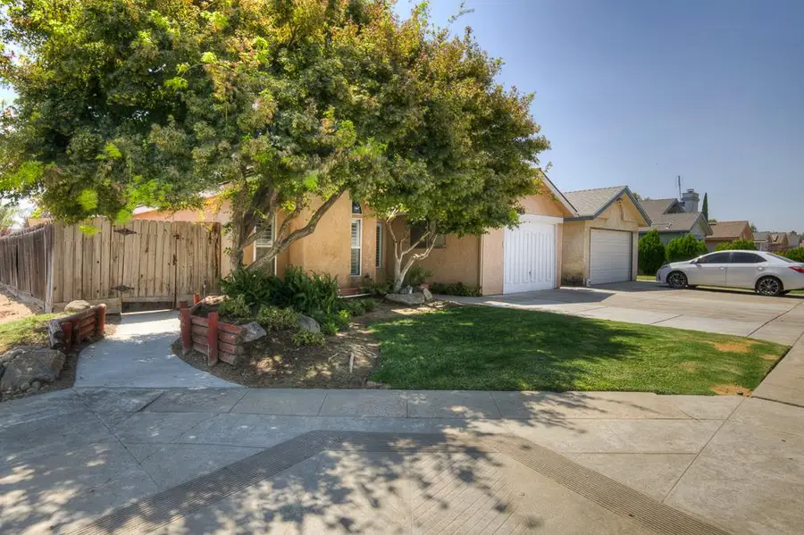 4033 W Princeton Avenue, Fresno, CA 93722 - #3