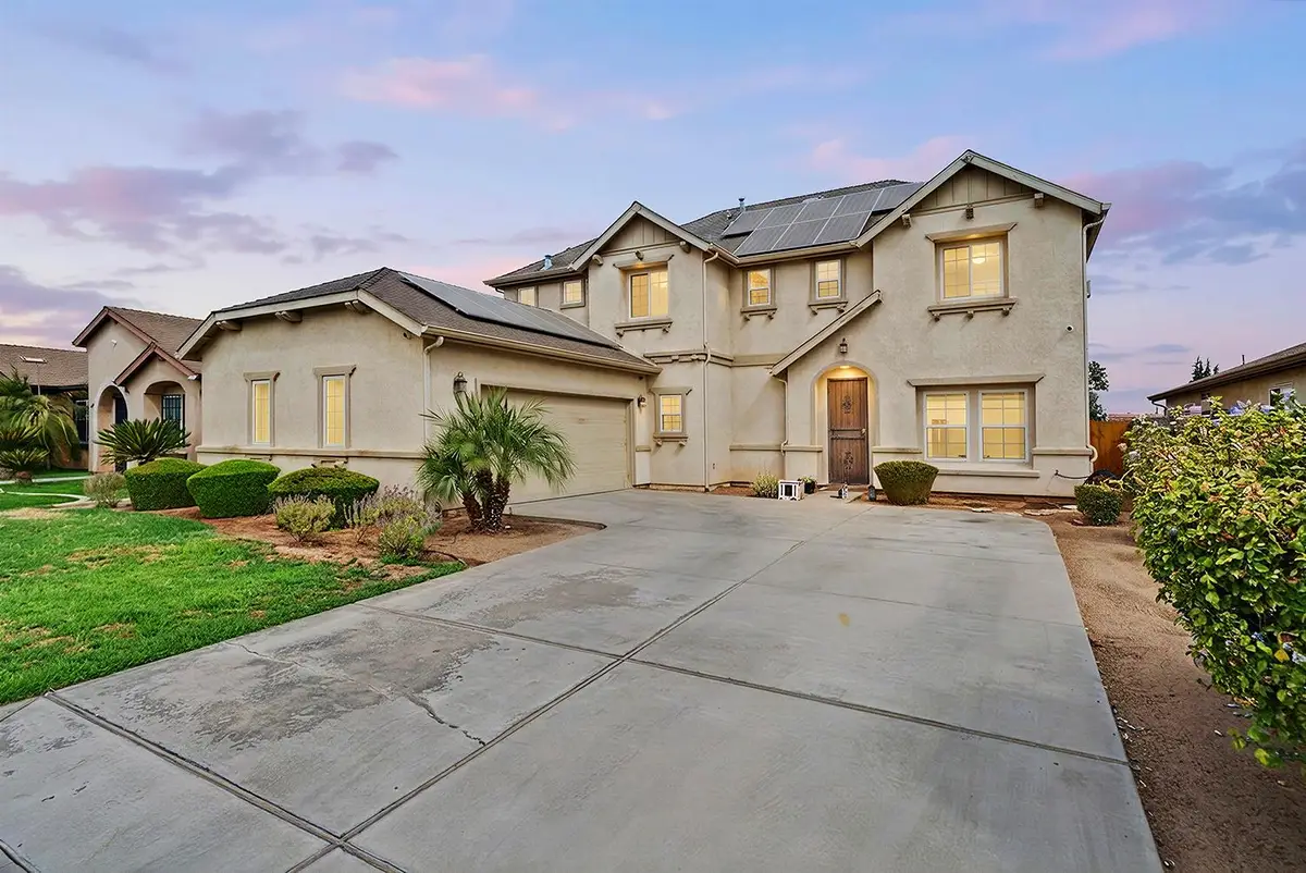 5292 W Cotton Avenue, Fresno, CA 93722 - #1