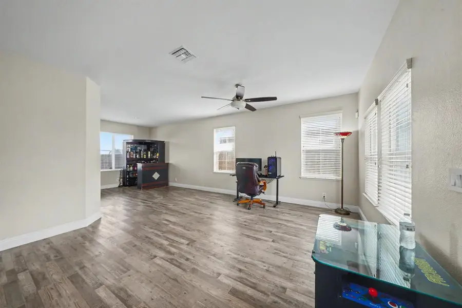 5292 W Cotton Avenue, Fresno, CA 93722 - #3
