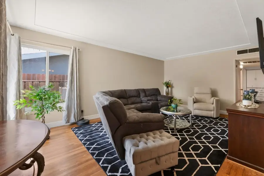 2703 E Robinson Avenue, Fresno, CA 93726 - #2