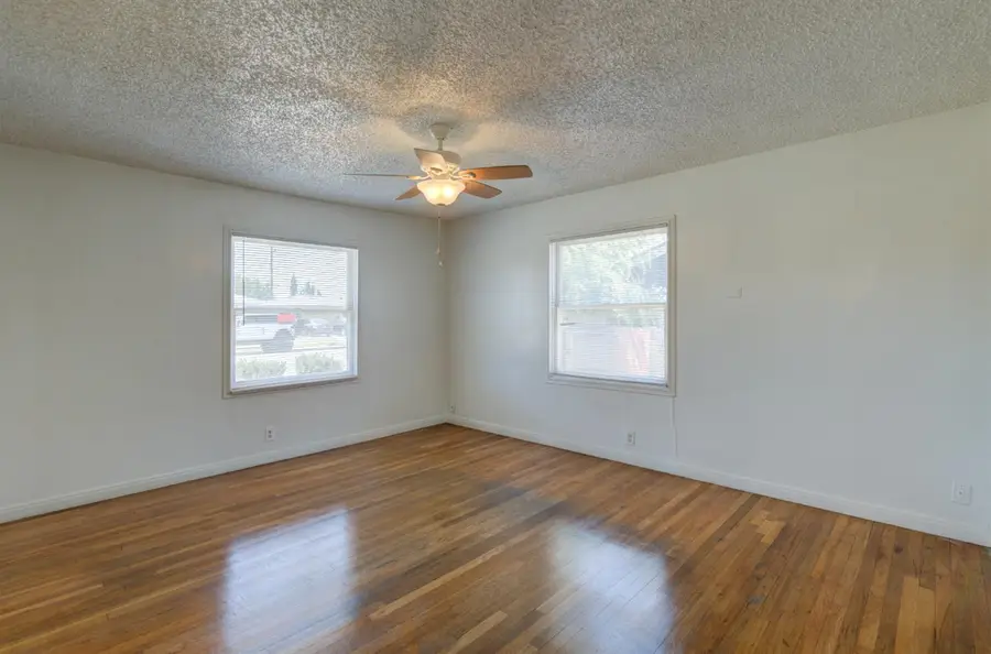 1144 W Yale Avenue, Fresno, CA 93705 - #3