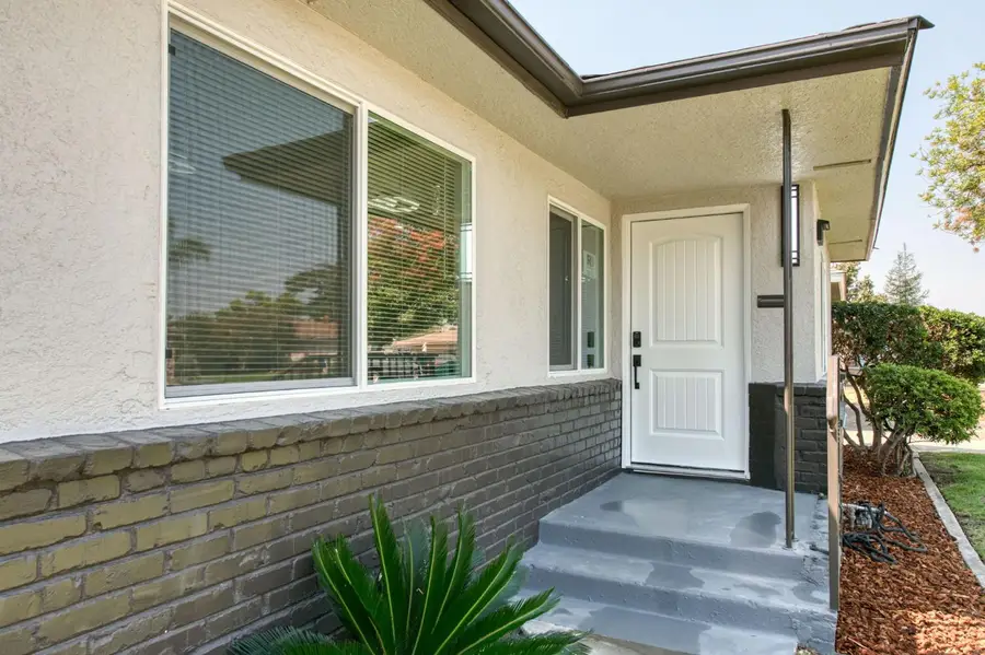 3812 E Bellaire Way, Fresno, CA 93726 - #3