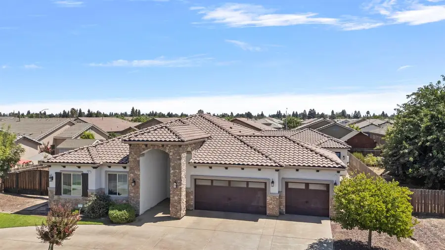 287 S Westberry Boulevard, Madera, CA 93637 - #2
