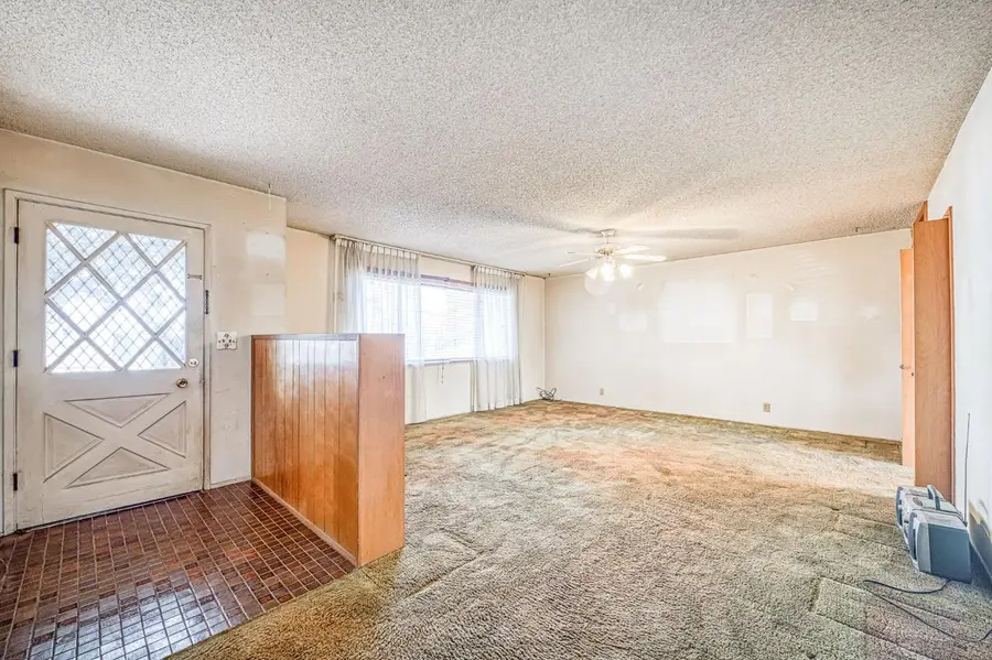 818 S Del Norte Avenue, Kerman, CA 93630 - #2