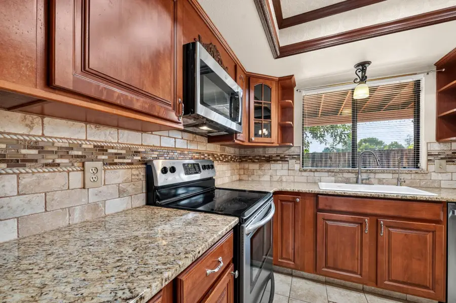 6189 N Cleo Avenue, Fresno, CA 93722 - #3