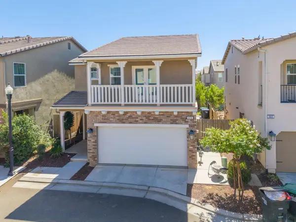 876 Winchell Way W, Madera, CA 93636