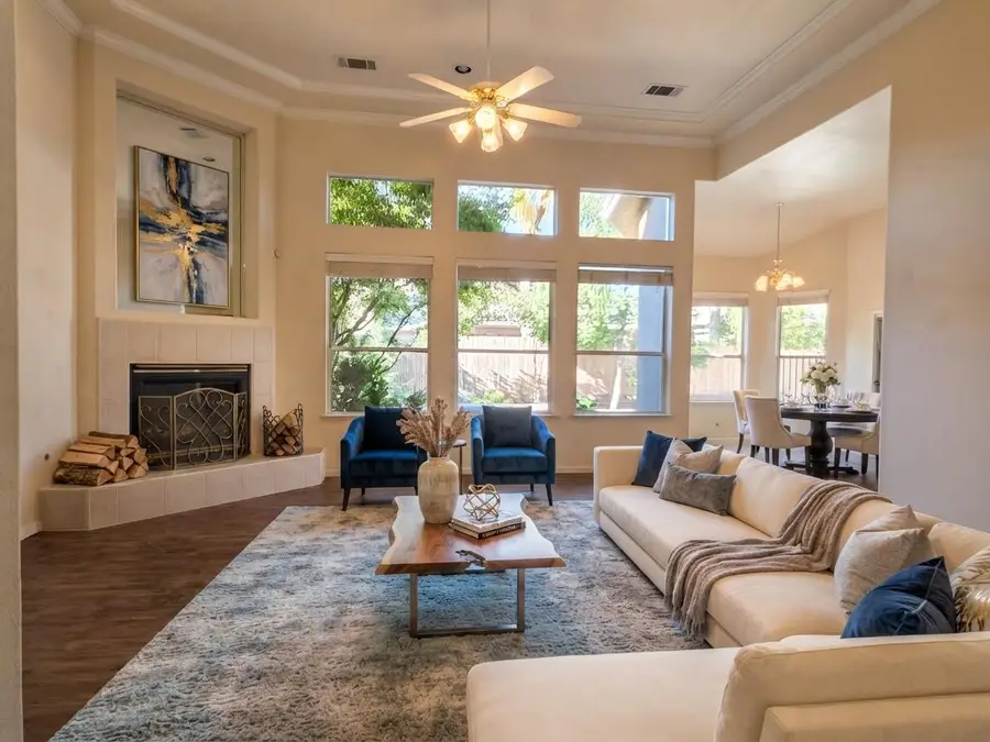 563 W Omaha Avenue, Clovis, CA 93619 - #3