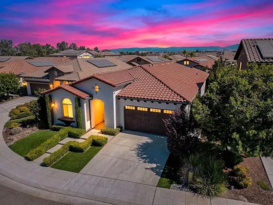 1924 E Via Fiore Avenue, Fresno, CA 93730 - #2