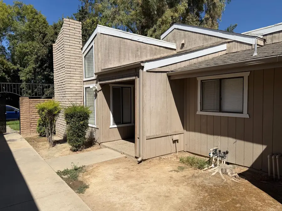 5216 E Liberty Avenue #101, Fresno, CA 93727 - #2