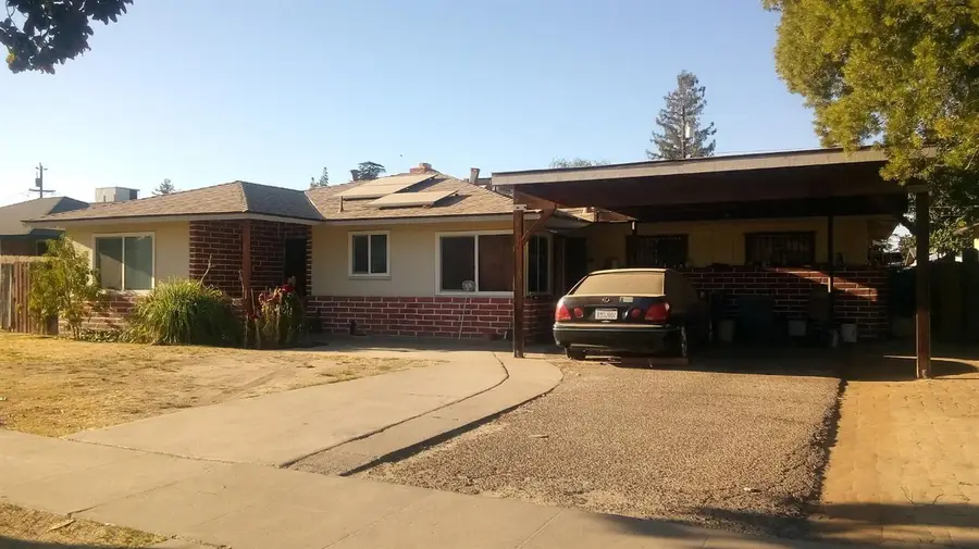 2977 E Robinson Avenue, Fresno, CA 93726 - #2