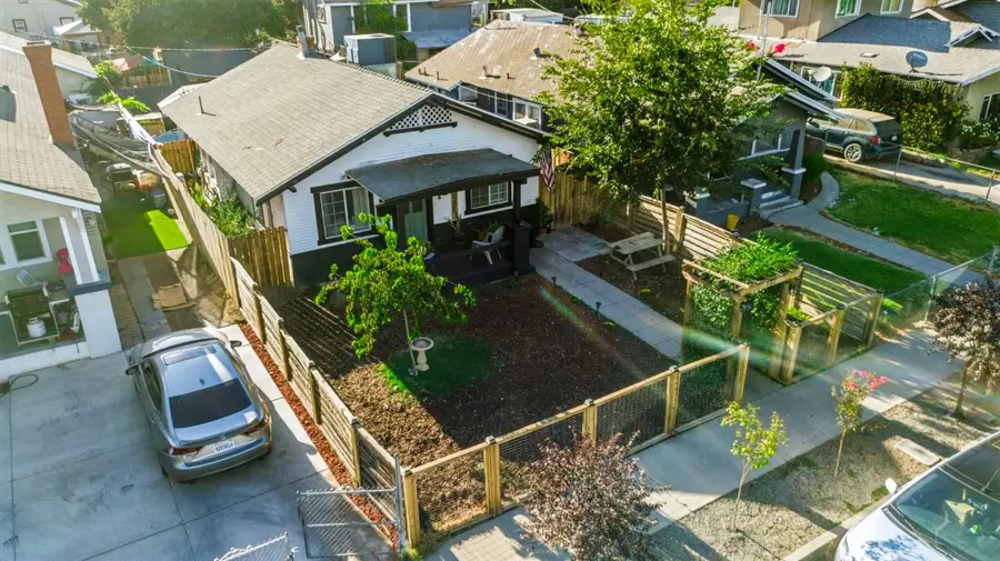 731 N Roosevelt Avenue, Fresno, CA 93728 - #3
