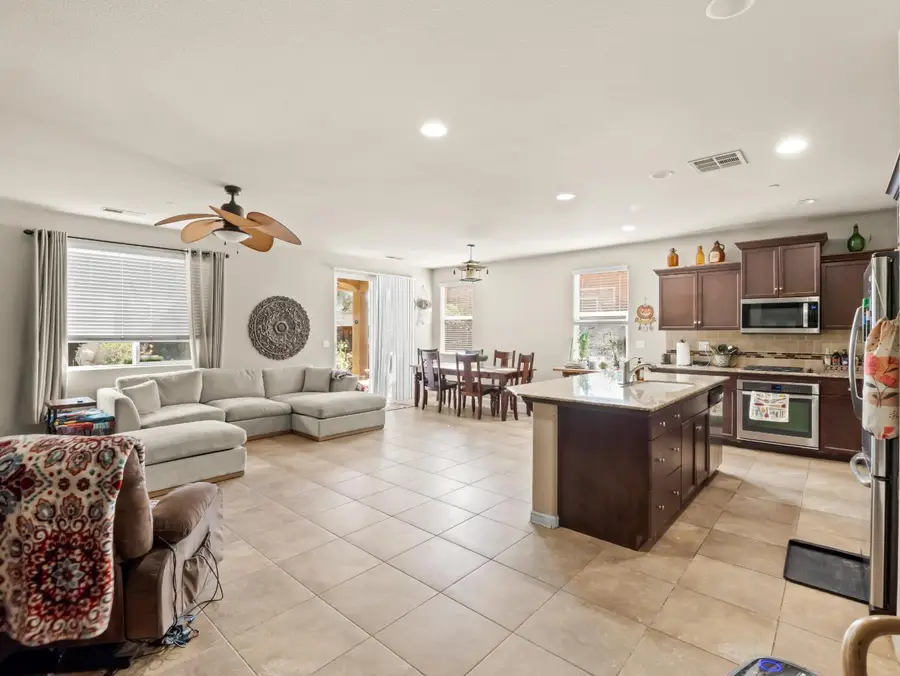3022 Celeste Avenue, Clovis, CA 93619 - #2