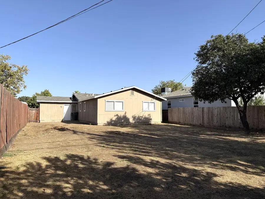 1105 N Thorne Avenue, Fresno, CA 93728 - #2