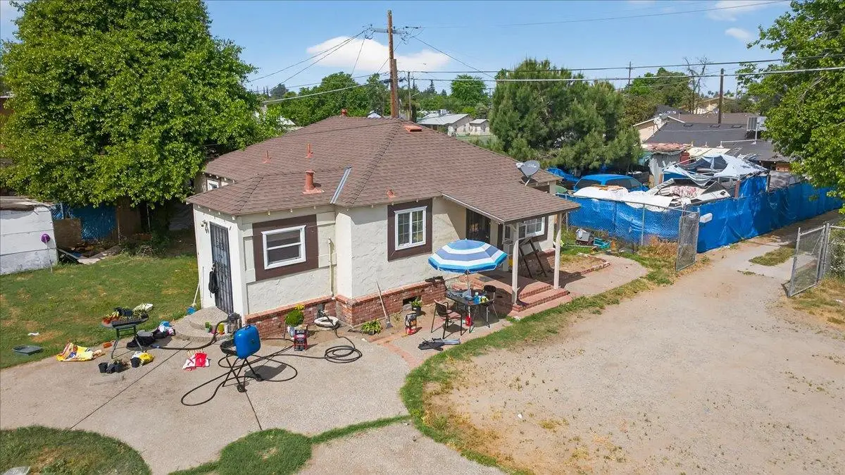 1328 E Fedora Avenue, Fresno, CA 93704 - #1
