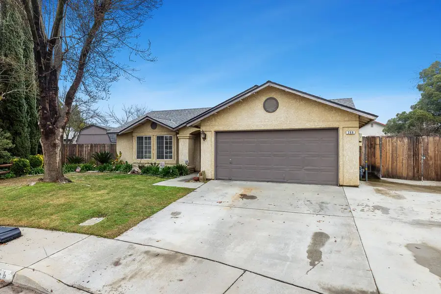 266 S Bordeaux Avenue, Kerman, CA 93630 - #2