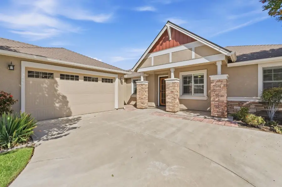 1556 Bellflower St, Kingsburg, CA 93631 - #3