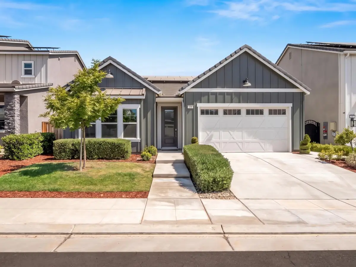 143 Timberline Way S, Madera, CA 93636 - #1