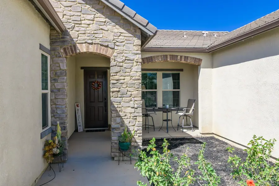 587 Spring Street W, Madera, CA 93636 - #2