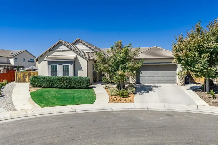 587 Spring Street W, Madera, CA 93636 - #3