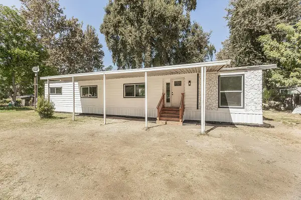 17604 E Kings Canyon Road, Sanger, CA 93657