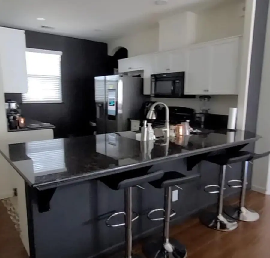 976 Heather Avenue, Dinuba, CA 93618 - #2