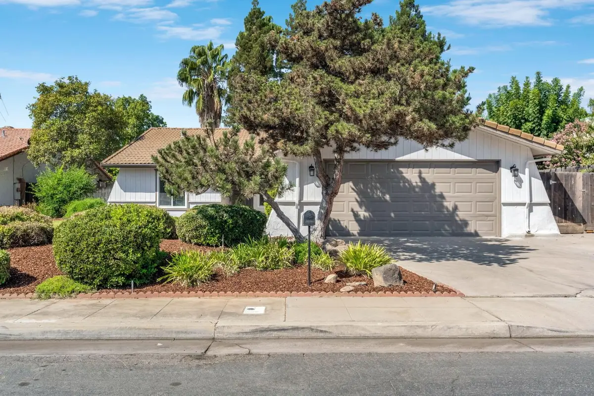 94 N Baron, Clovis, CA 93612 - #1
