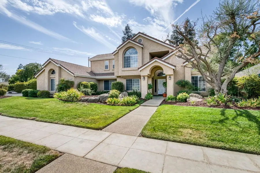 1453 E Decatur Avenue, Fresno, CA 93720 - #2
