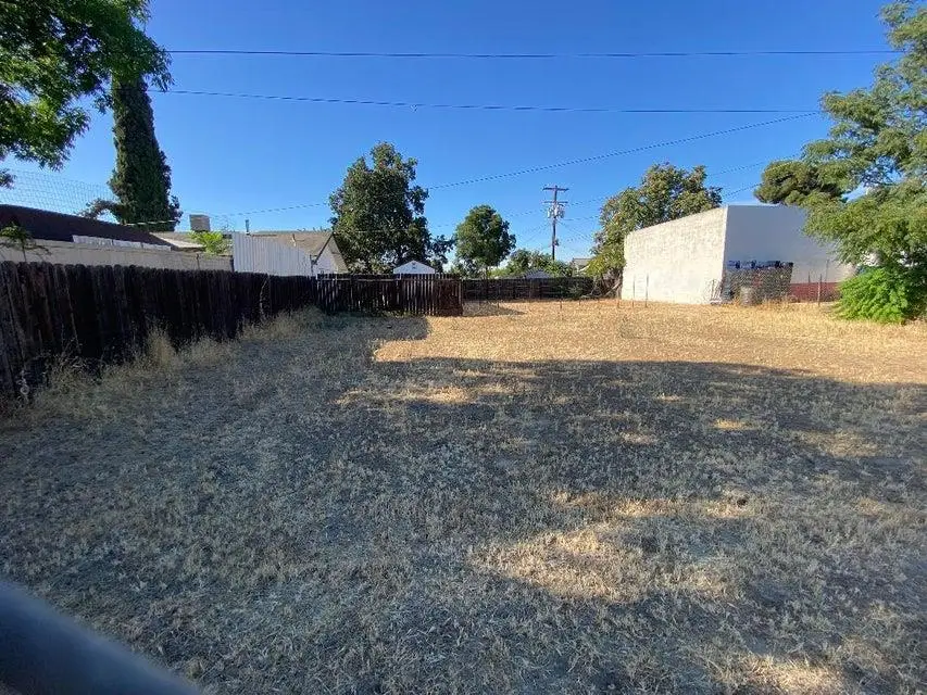 128 W Houston Avenue, Visalia, CA 93291 - #3