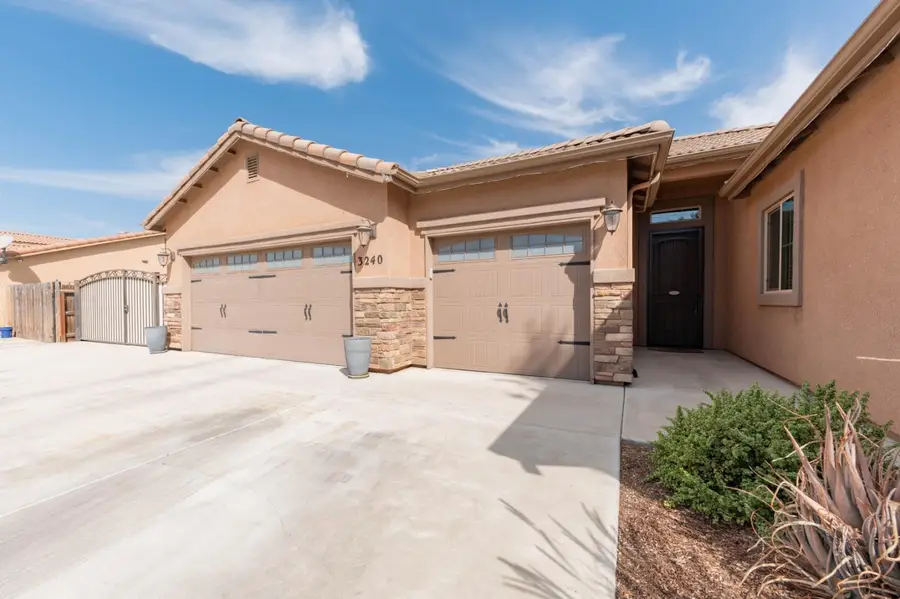 3240 W Lark Avenue, Visalia, CA 93291 - #2