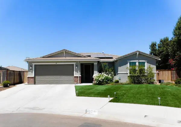 890 E La Crosse Avenue, Fowler, CA 93625