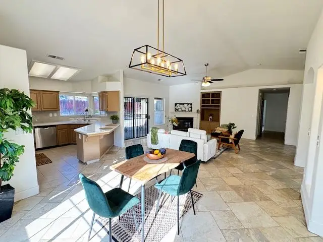 14498 W G Street, Kerman, CA 93630 - #3