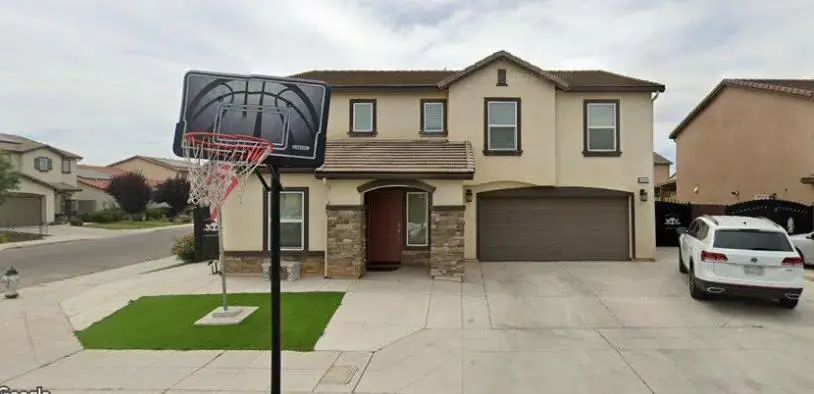5533 W Pontiac Way, Fresno, CA 93722 - #1
