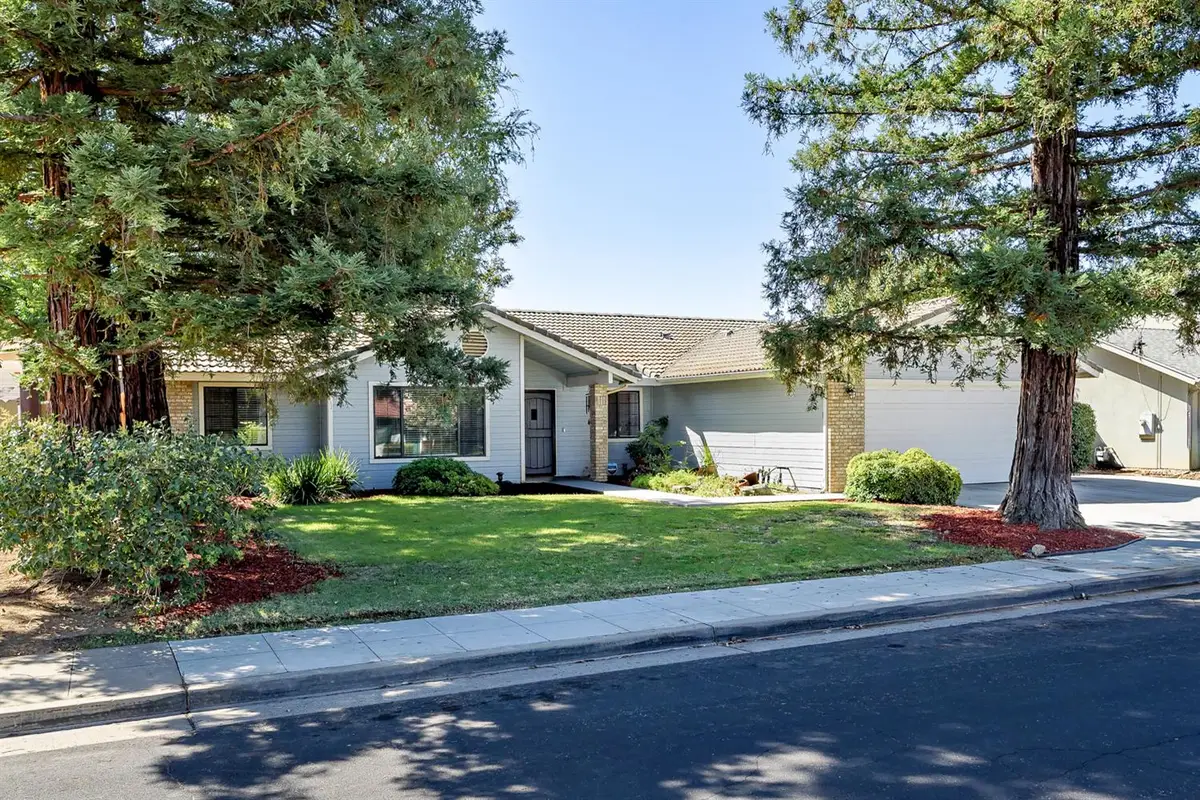 2332 Stuart Avenue, Clovis, CA 93611 - #1