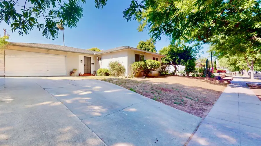 2211 W Garland Avenue, Fresno, CA 93705 - #3