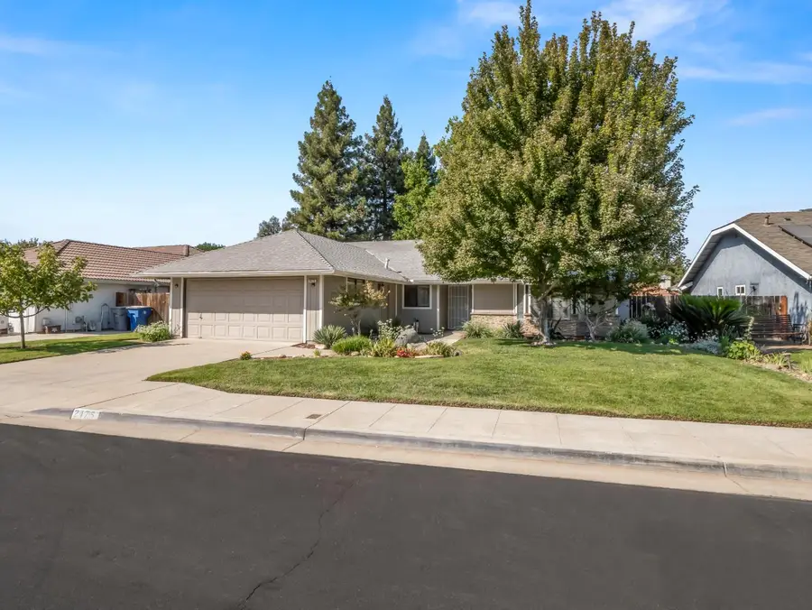 2475 Dennis Avenue, Clovis, CA 93611 - #2