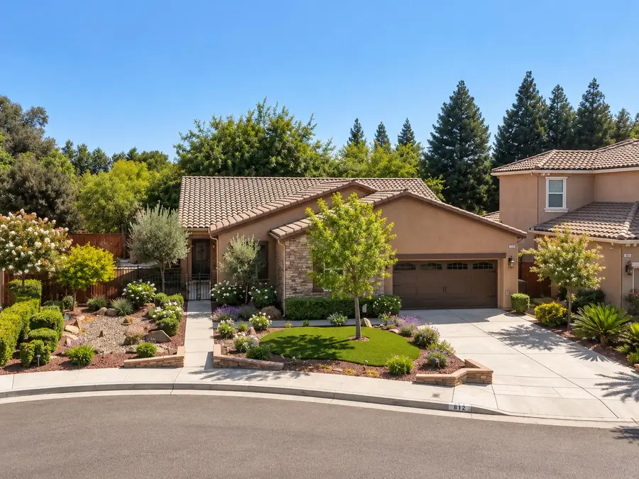 197 N Oxford Avenue, Clovis, CA 93612 - #2