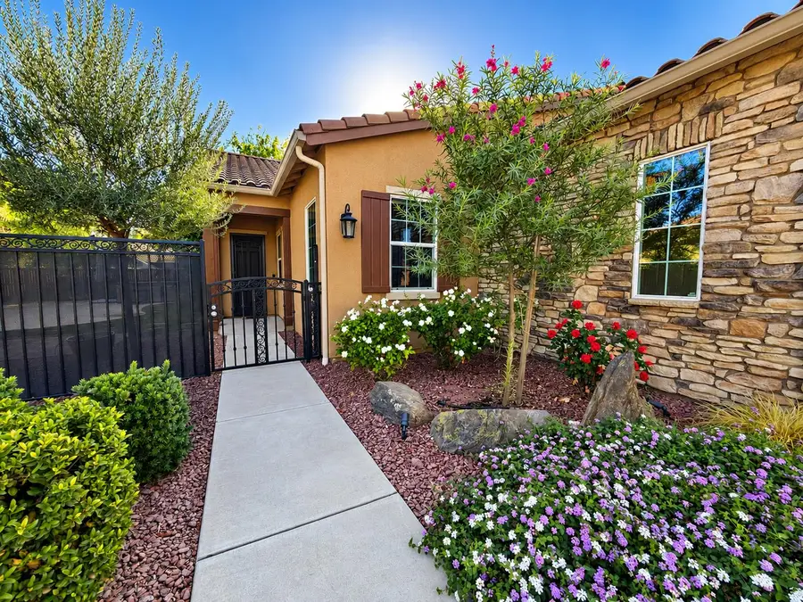 197 N Oxford Avenue, Clovis, CA 93612 - #3