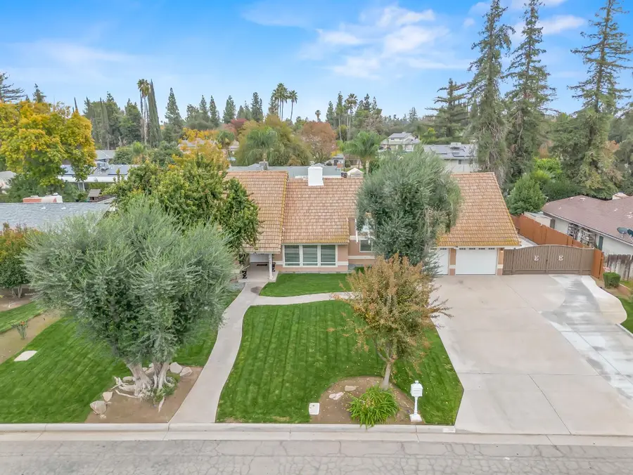 1691 S Bailey Avenue, Fresno, CA 93727 - #3