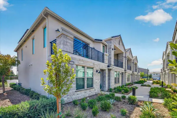 10910 N Honey Suckle Drive, Fresno, CA 93730