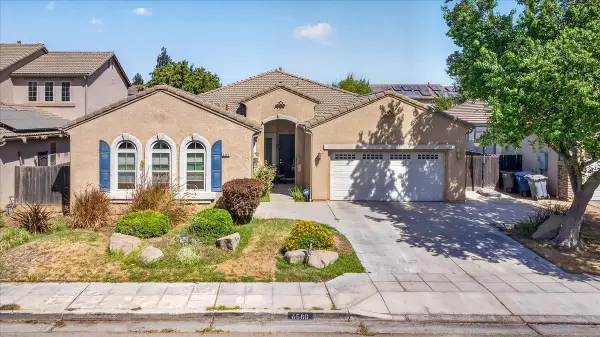 6580 W Wrenwood Lane, Fresno, CA 93723