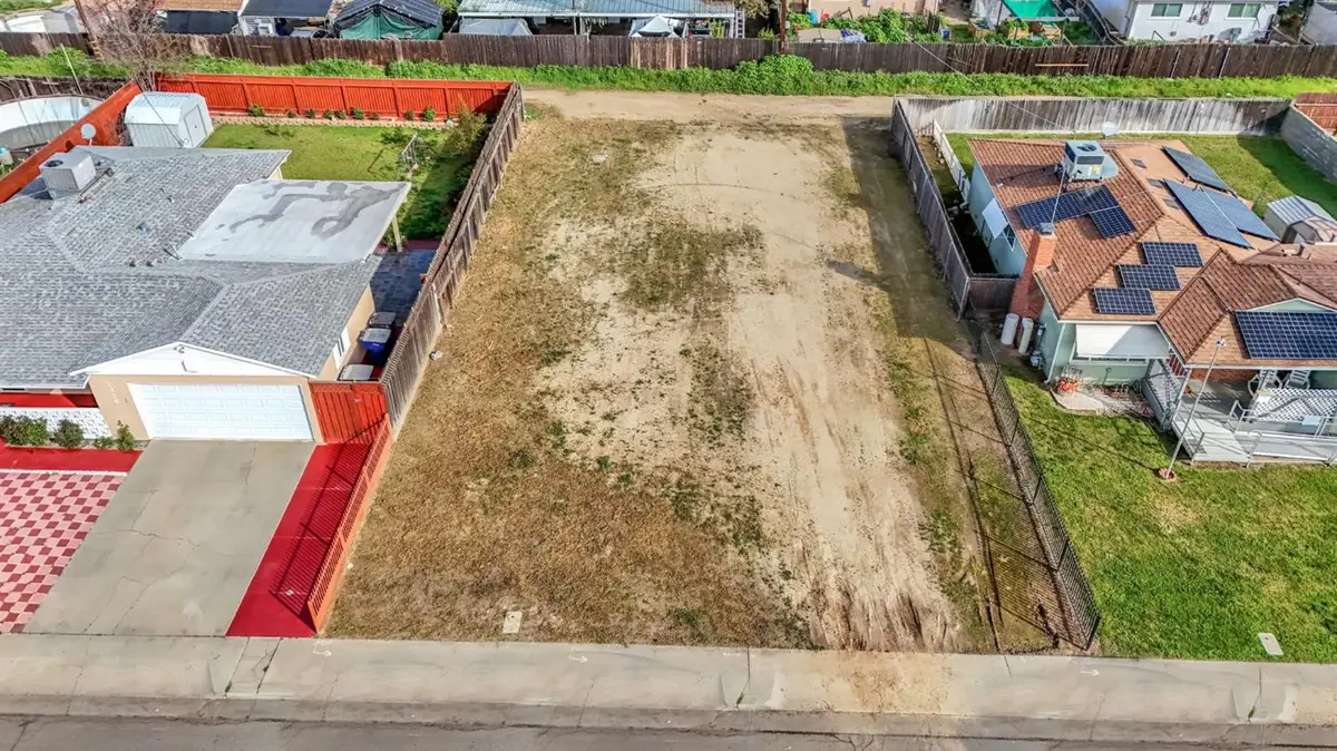 2335 E Gettysburg Avenue, Fresno, CA 93726 - #1
